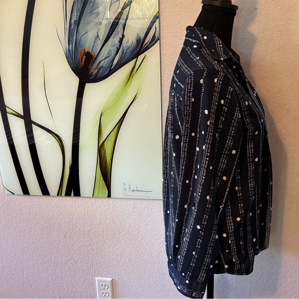 Chicos shirt size medium - Picture 2 of 6